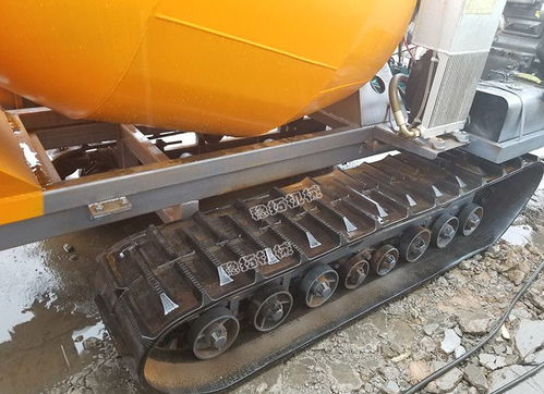 混凝土工程的關(guān)鍵設(shè)備 履帶混凝土車、移動(dòng)式攪拌車、攪拌運(yùn)輸泵與混凝土切割技術(shù)